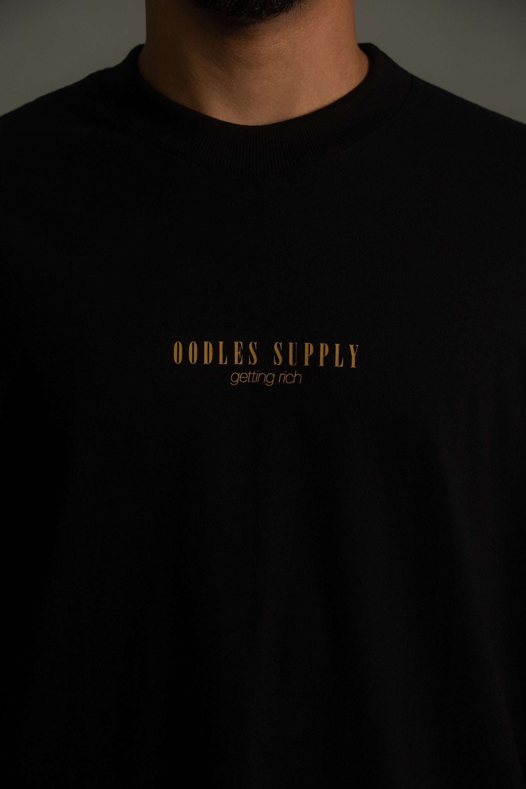 Camiseta Oodles -  Rich - Preto