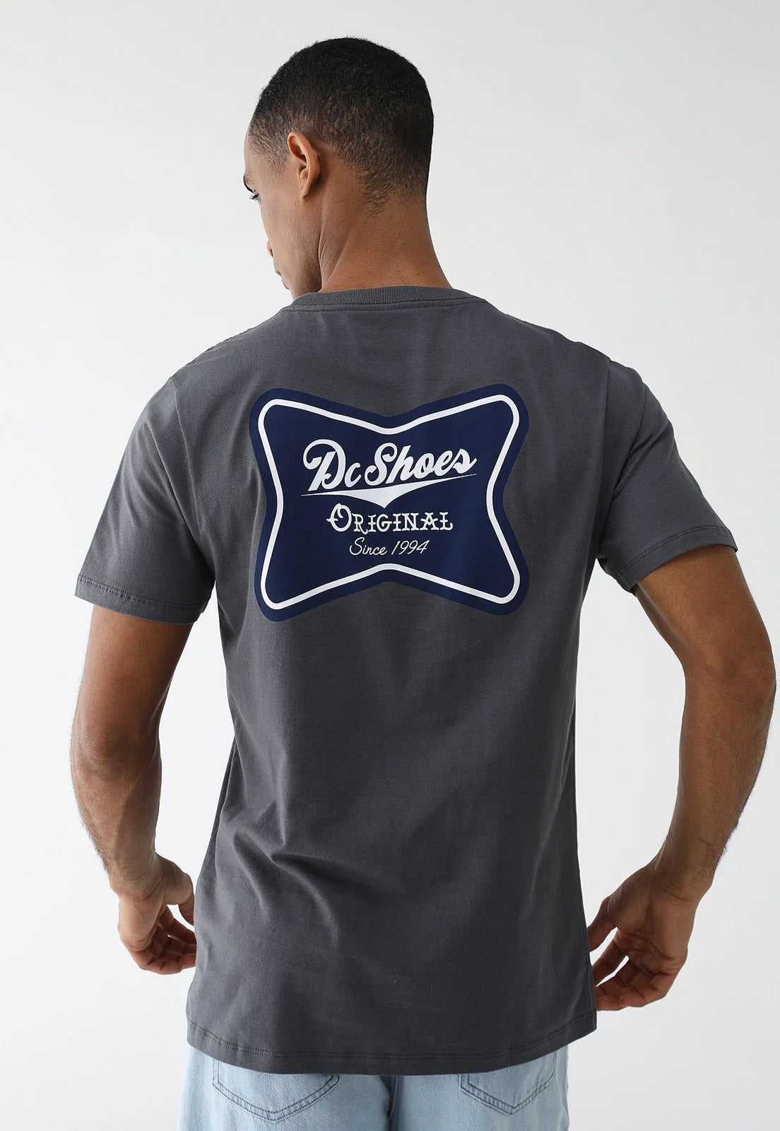 Camiseta DC Shoes - Brewski - Cinza Escuro